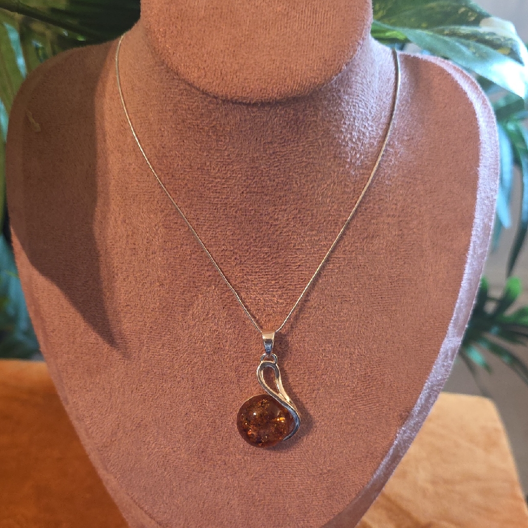 Midwest Amber And 925 Silver Swirl Pendant Necklace.